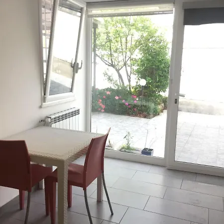 White Home. Casa Relax, Piscina, Free Wi-fi & Posto Auto. Сasa de vacaciones *